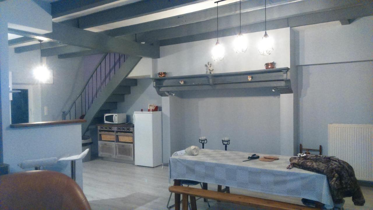 Maison A La Campagne Au Coeur Du Cantal Dept 15 Marmanhac Exterior photo